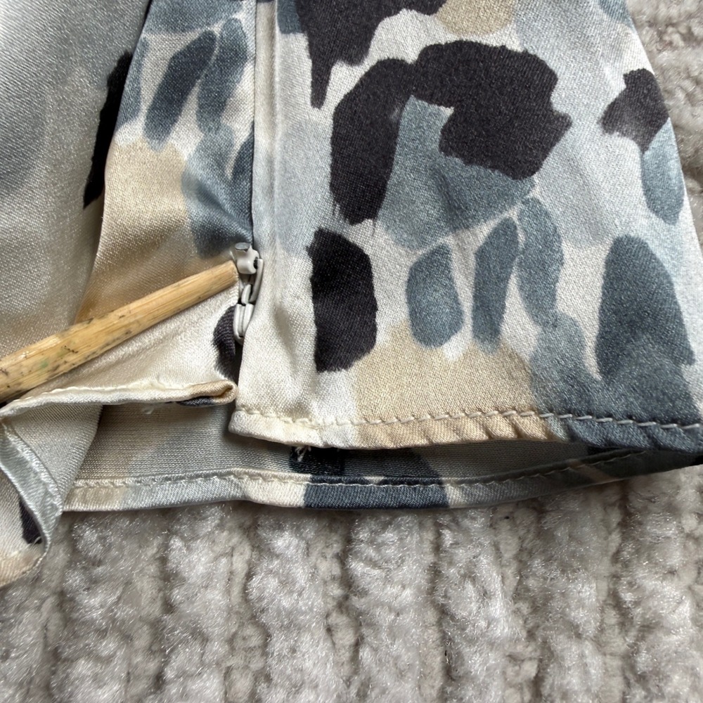 Ann Taylor Silk Blouse Women's 10 Grey Tan Abstract Animal Print Tie Neck Shell - Picture 7 of 10